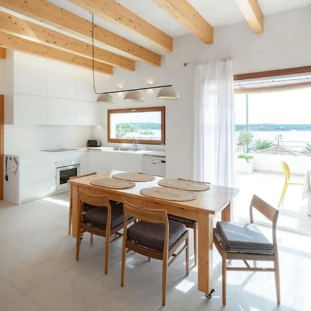 Prime Location With Spectacular Views 别墅