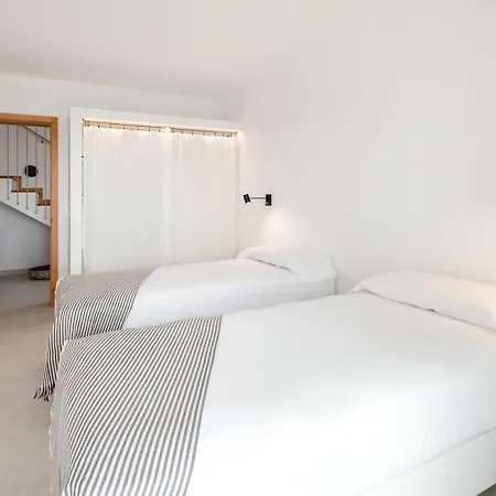 Prime Location With Spectacular Views * 福尔内利斯