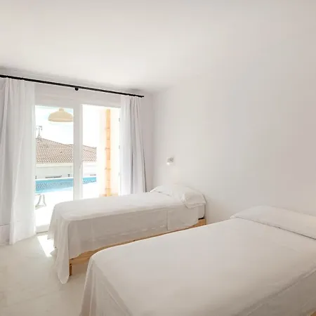 Prime Location With Spectacular Views 福尔内利斯