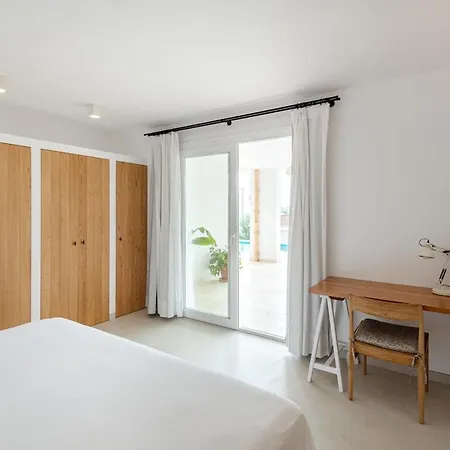 Prime Location With Spectacular Views 福尔内利斯