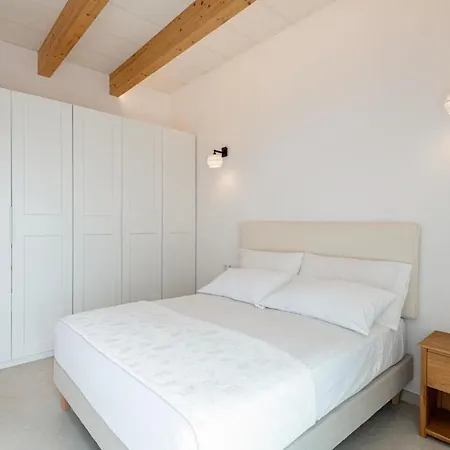 Prime Location With Spectacular Views * 福尔内利斯