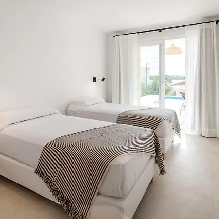Prime Location With Spectacular Views * 福尔内利斯
